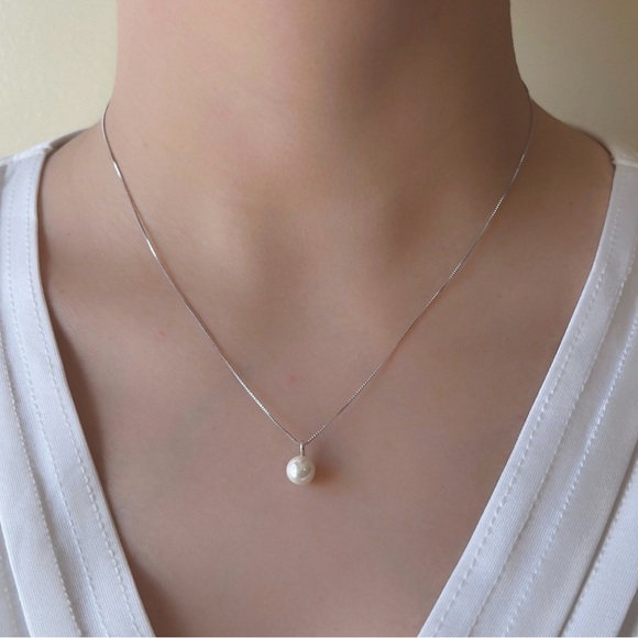 Sterling Silver Minimalist Dainty Pearl Necklace - Picture 1 of 5
